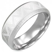 Triangel pattern steel ring with cut edges