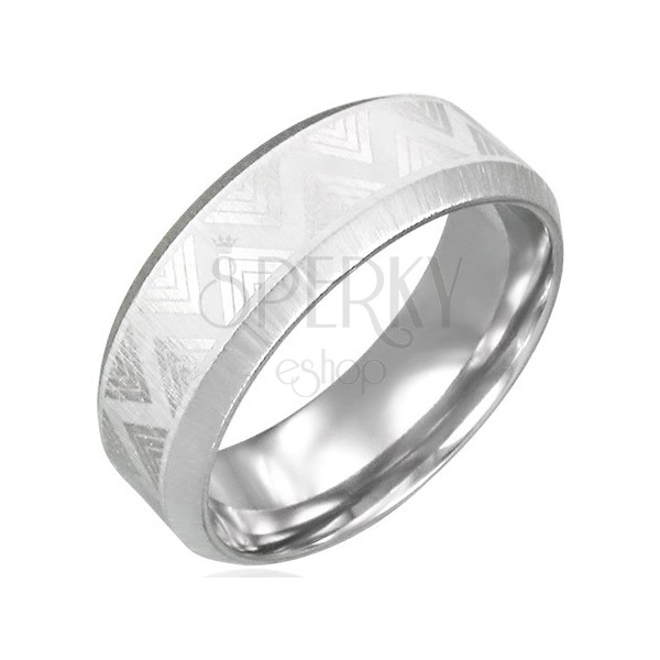 Triangel pattern steel ring with cut edges