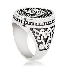 Steel ring, dotted oval with Celtic motif, ornaments on shoulders