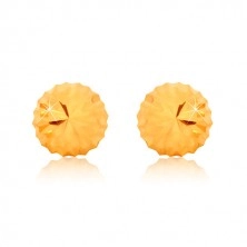 Yellow 375 gold earrings, flower motif - glittery head with cuts, studs