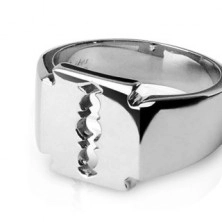 Razor blade ring made of stainless steel