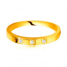 585 Yellow gold diamond ring – shiny shoulders, three glittery brilliants