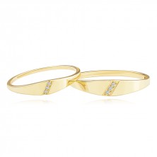 14K yellow gold bands - three clear brilliants in diagonal notch