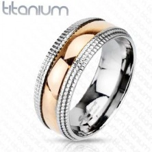 Titanium ring with line in gold colour and patterned sides