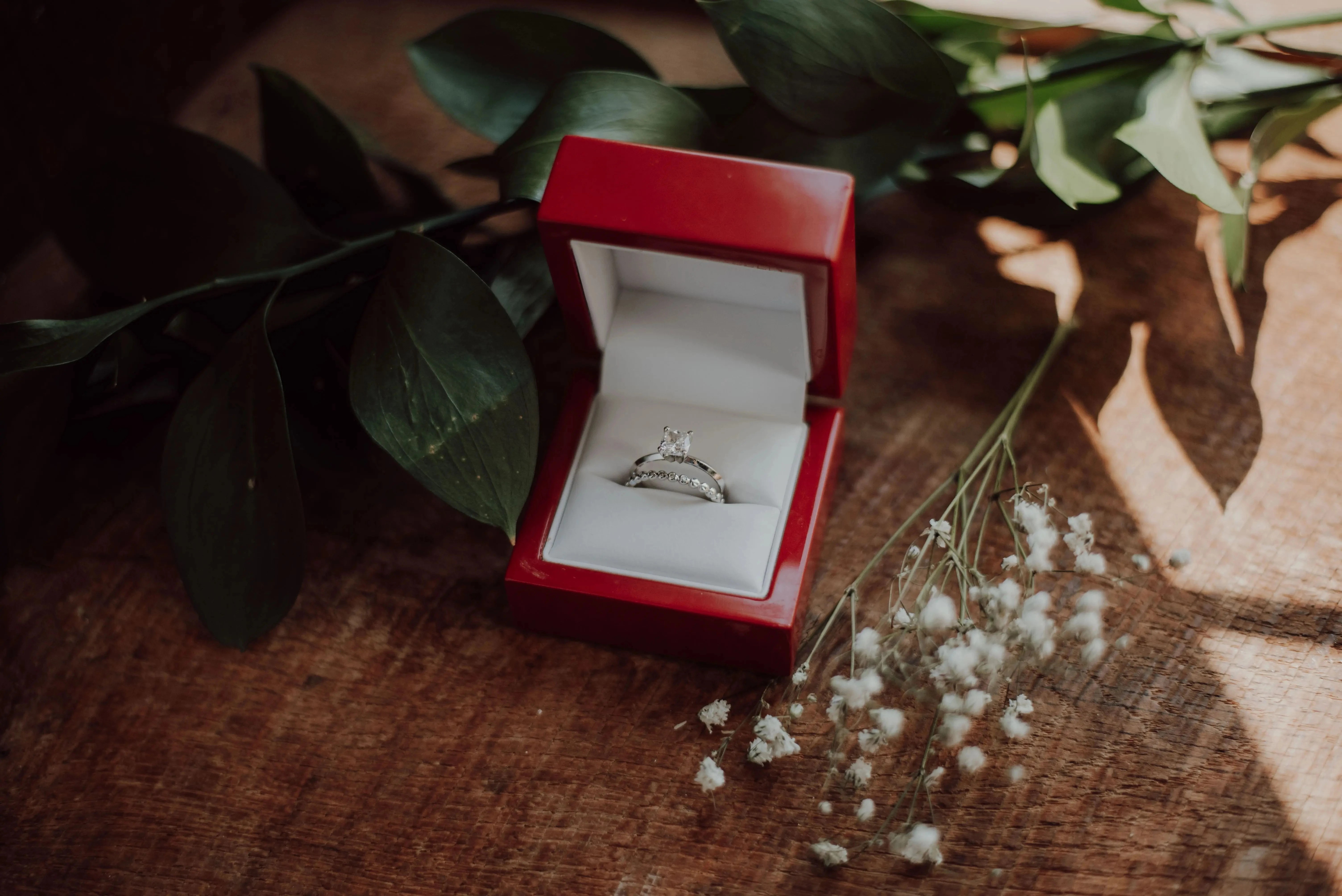 How to choose the perfect engagement ring: tips from professionals